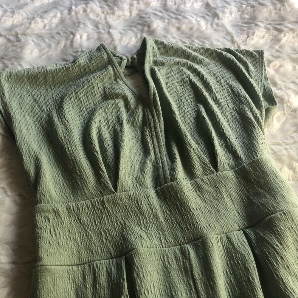 Nine West sage green v neck romper size M - Picture 12 of 12